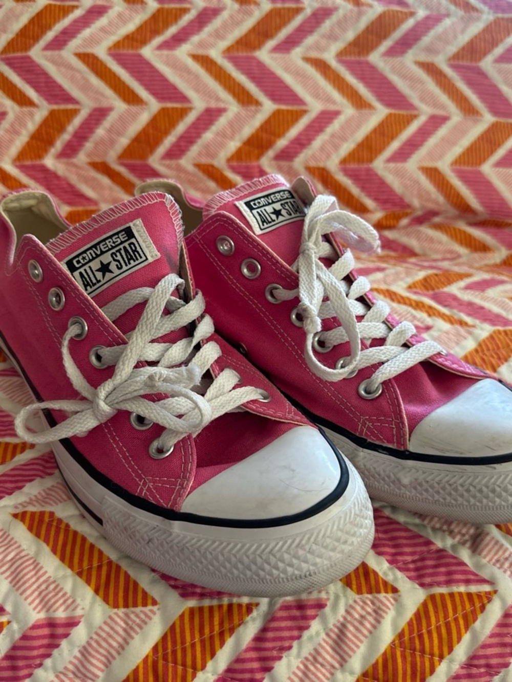 Converse Low Top Sneakers - Pink